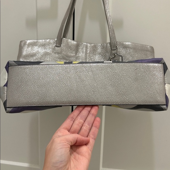 Coach (EUC) Julia Op Art Perry Tote in Silver Metallic - Picture 7 of 12